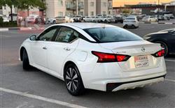 نيسان ألتيما